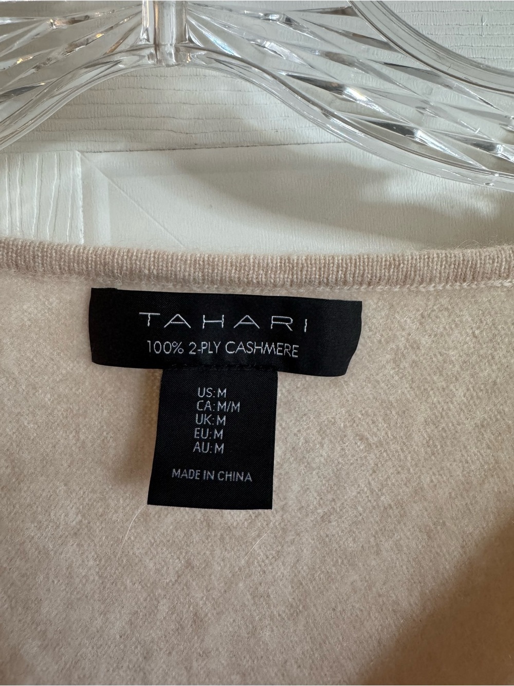 Tahari 100% Cashmere Cream Beige V-Neck Butter Soft Knit Sweater Size M - Picture 3 of 7